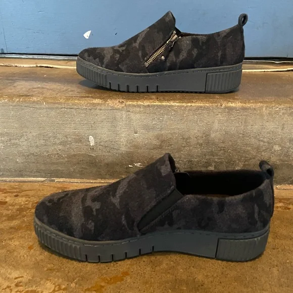 SOUL Naturalizer Black Camouflage Sneakers - Picture 3 of 8